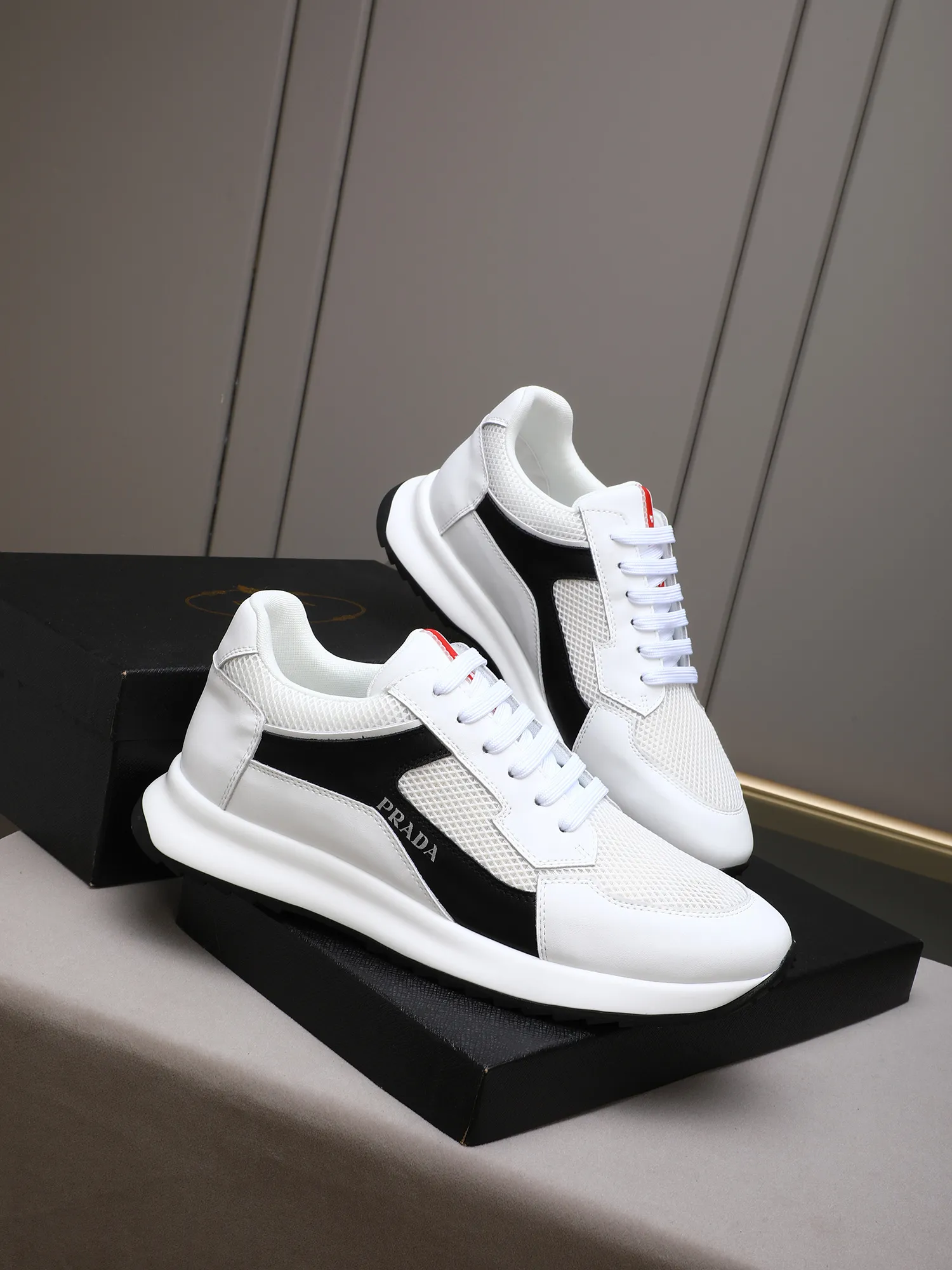Men's shoes 💰460 Prada/Prada's new men's casual sports shoes, low-top lace-up sports shoes, fashionable and generous style, made of first-layer cowhide stitching and breathable mesh, soft, comfortable and breathable, tongue letter LOGO, finely crafted details, lightweight foam sole, fashionable and versatile! Size: 38-44 (45 customized)